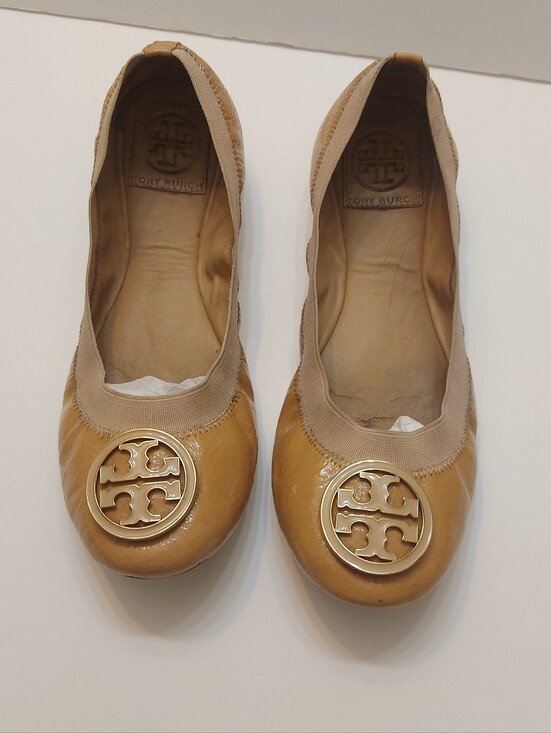 Tory Burch Shoes - Tory Burch Caramel Tan Patent Leather Logo Ballet Flats